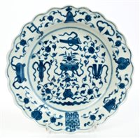 Lot 353 - 18th century Worcester blue and white 'Hundred...