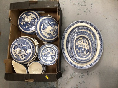 Lot 722 - Two boxes of blue and white Willow pattern dinner ware