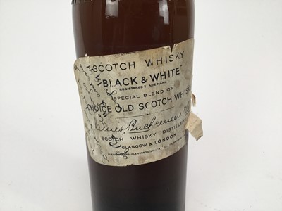 Lot 80 - Whisky - one bottle, Black & White Special Blend Of Choice Old Scotch Whisky, 1930s-1940s, spring cap bottling, 70° proof, with presentation inscription to the label dated 1941