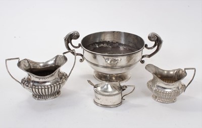 Lot 353 - Selection of miscellaneous early 20th century silver, including a two handled bowl and other items