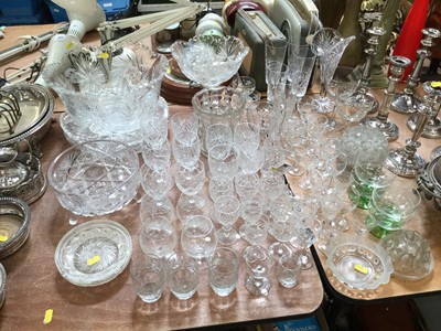 Lot 433 - Collection of cut glass ware to include bowl, glasses and other items