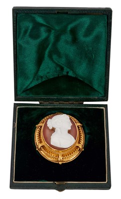 Lot 462 - Good quality 19th century carved hardstone cameo brooch in original fitted leather box