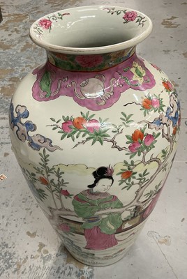 Lot 256 - Chinese famille rose vase