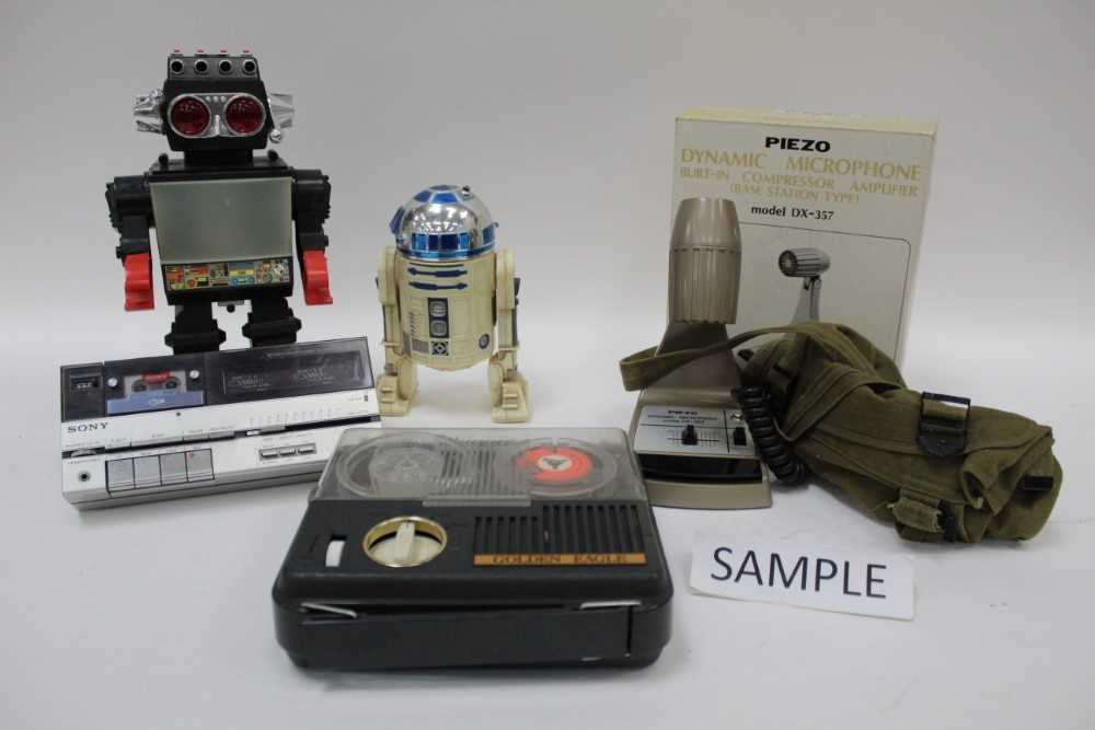 Lot 1825 - Two boxes of vintage electronic toys and games