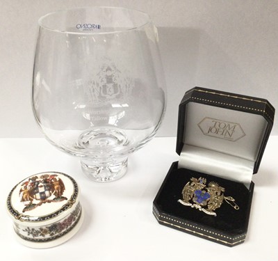 Lot 341 - The Tallow Chandlers Company silver and enamelled brooch, ceramic trinket pot and glass vase