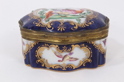 Lot 128 - Samson porcelain trinket box with bird decoration
