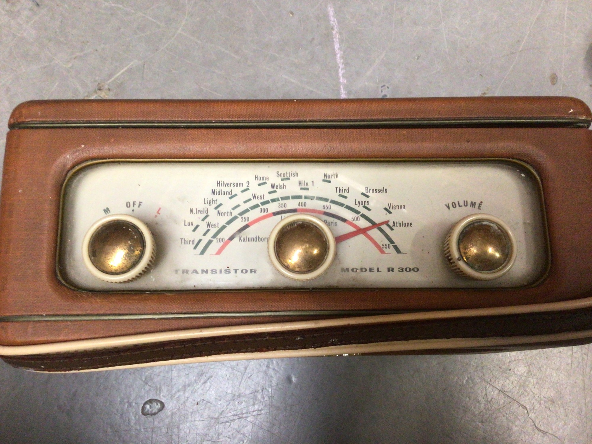 Lot 358 Vintage Roberts radio