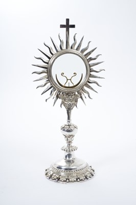 Lot 240 - 18th / 19th century Continental silver monstrance of typical sun burst form, raised on knopped column support with acanthus leaf and beaded