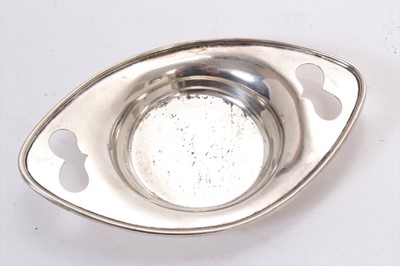 Lot 381 - Edwardian silver dish of oval form with pierced heart shaped panels, (Sheffield 1905), maker James Dixon and Sons, all at 2ozs, 15cm in length.