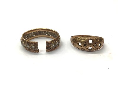 Lot 978 - Two 9ct gold rings (both broken with stones missing)