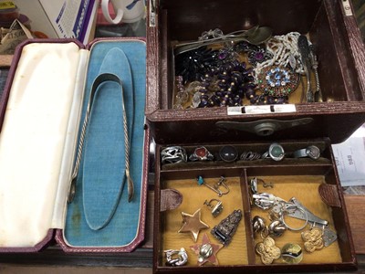 Lot 980 - Victorian leather jewellery box containing white metal gem set rings, other vintage jewellery, pair silver sugar tongs and bijouterie