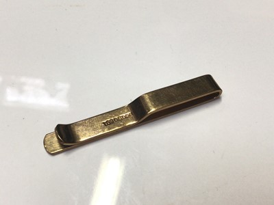 Lot 99 - 1960s 9ct gold tie clip