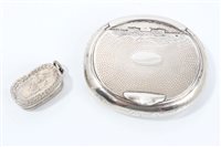 Lot 424 - George III Silverer snuff box of oval form,...