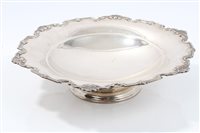 Lot 426 - Contemporary Silverer fruit dish of circular...