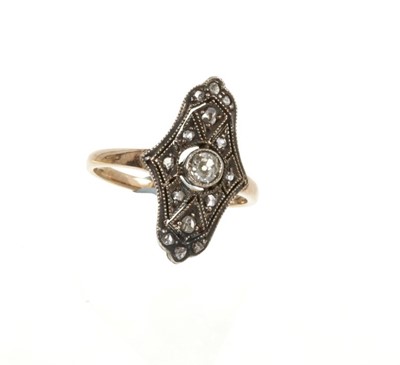 Lot 470 - 1920s Art Deco diamond plaque ring