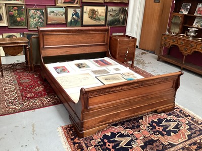 Lot 1392 - Good quality Willis & Gambier mahogany sleigh bed, typical form with scrolled ends, 158cm wide