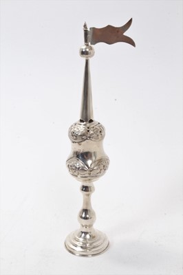 Lot 415 - Unusual George V silver rose water dropper of conventional form, (London 1913), maker John Round & Son Ltd, all at 2.5ozs, 25cm in overall height.