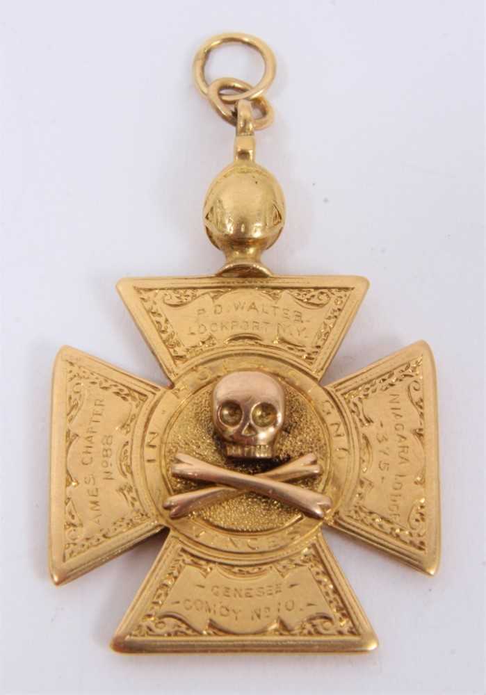 Lot 528 - Victorian gold Masonic pendant, the Maltese cross with skull and crossed bones and engraved Masonic emblems, approximately 40mm x 25mm.