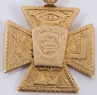 Lot 528 - Victorian gold Masonic pendant, the Maltese cross with skull and crossed bones and engraved Masonic emblems, approximately 40mm x 25mm.