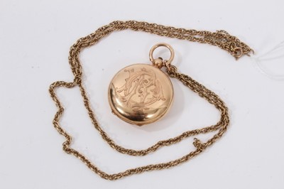 Lot 533 - Edwardian 15ct gold sovereign holder with engraved gothic monogram, Birmingham 1908/1910, on a yellow metal chain.