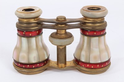 Lot 986 - Pair late 19th century opera glasses, cased