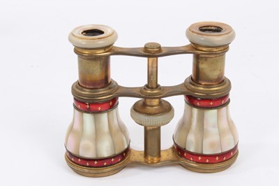 Lot 986 - Pair late 19th century opera glasses, cased