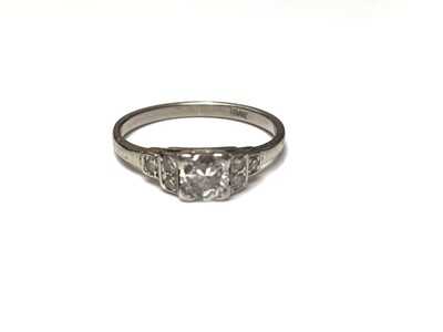 Lot 36 - Art Deco diamond ring with a brilliant cut diamond flanked by stepped diamond shoulders on 18ct white gold shank