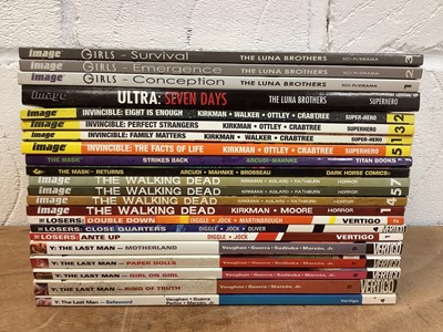 Lot 1770 - Box of Comics to include The Walking Dead, Y: The Last Man, The Losers, Invincible and others.