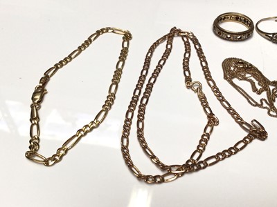 Lot 33 - Group of 9ct gold jewellery to include a necklace, bracelet, chain and three rings