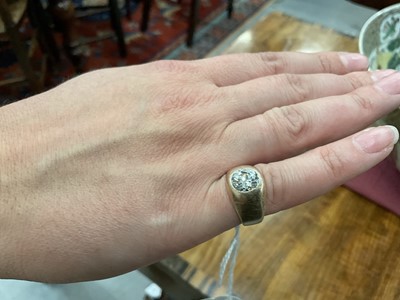 Lot 428 - Antique diamond ring with an old cut diamond in gold setting