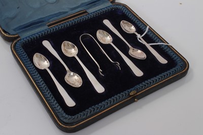 Lot 48 - Set of six George V silver coffee spoons together with matching sugar tongs, (Sheffield 1912), maker Lee & Wigfull, in velvet lined fitted case, spoons 9cm in length.