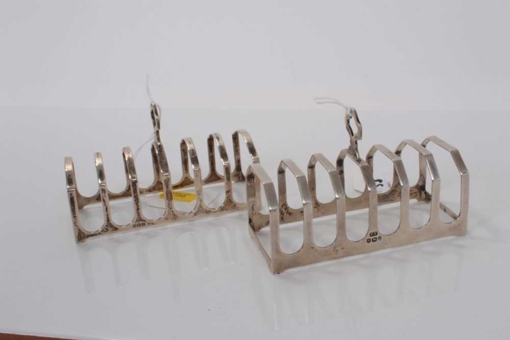 Lot 53 - George V silver six division toast rack, (Birmingham 1937), maker Adie Brothers, together with another (Sheffield 1931), maker Viners, all at 4ozs (2)