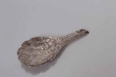 Lot 69 - Good quality modern silver caddy spoon with cast feather and eagles head decoration, 8.5 cm