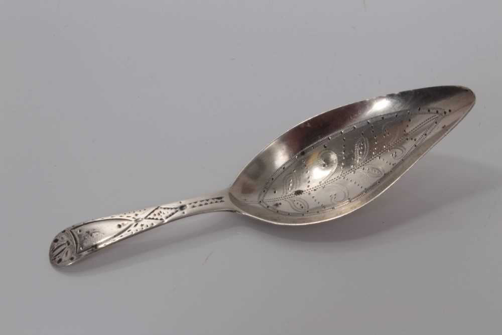 Lot 73 - George III silver leaf bowl caddy spoon with bright cut handle, London 1802; Maker possibly Thomas Wallis, 11 cm