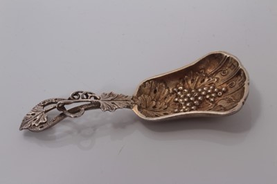 Lot 78 - Modern silver gilt caddy spoon with cast grape bell-shaped bowl and vine handle, Birmingham marks, 9.5 cm