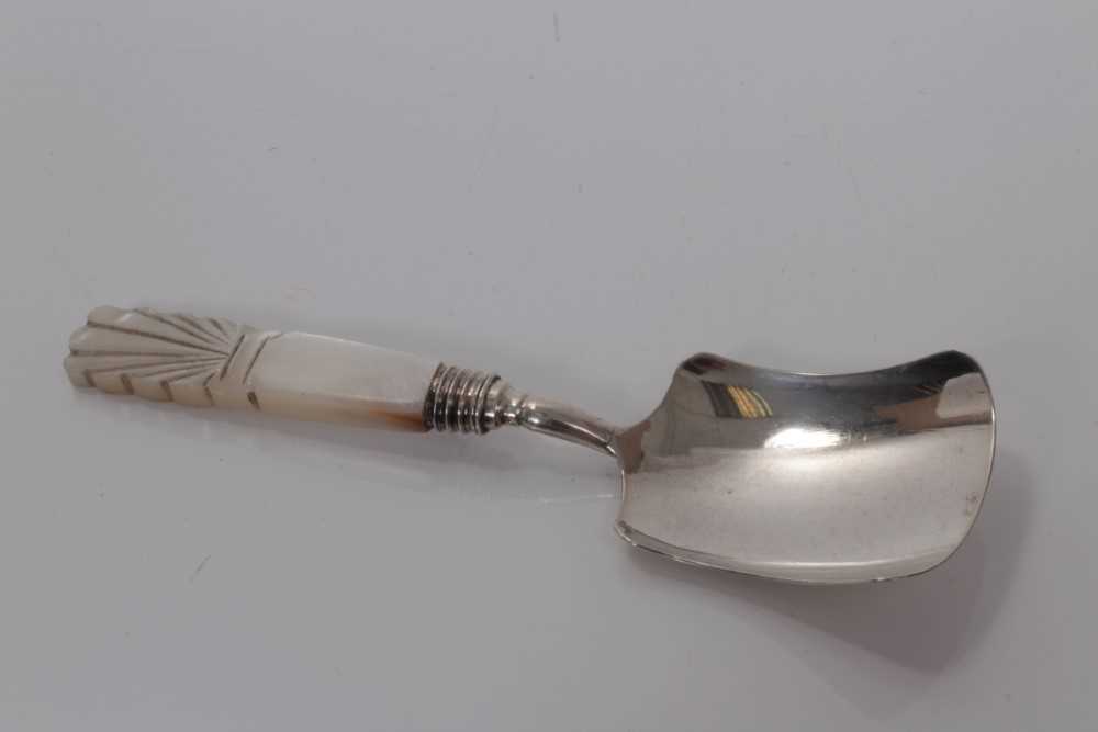 Lot 79 - Victorian silver shovel-shaped caddy spoon with mop handle , marks rubbed George Unite, 11 cm