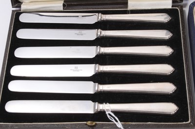 Lot 229 - Mappin & Webb silver cruet set i and a set of six silver handled tea knives i