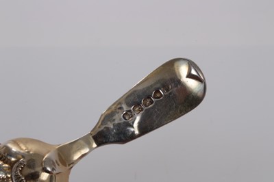 Lot 91 - William IV silver gilt shell embossed caddy spoon with fiddle pattern handle, London 1830, William Bateman II, 10 cm