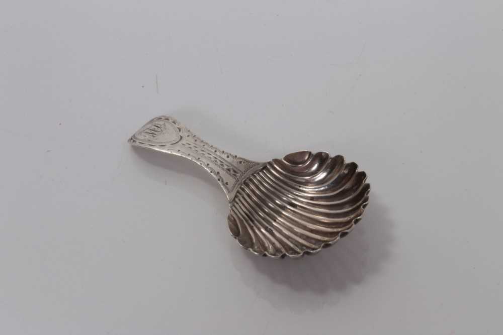 Lot 93 - George III silver shell bowl caddy spoon with bright cut handle, London 1788, Hester Bateman 7.5 cm