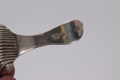 Lot 93 - George III silver shell bowl caddy spoon with bright cut handle, London 1788, Hester Bateman 7.5 cm
