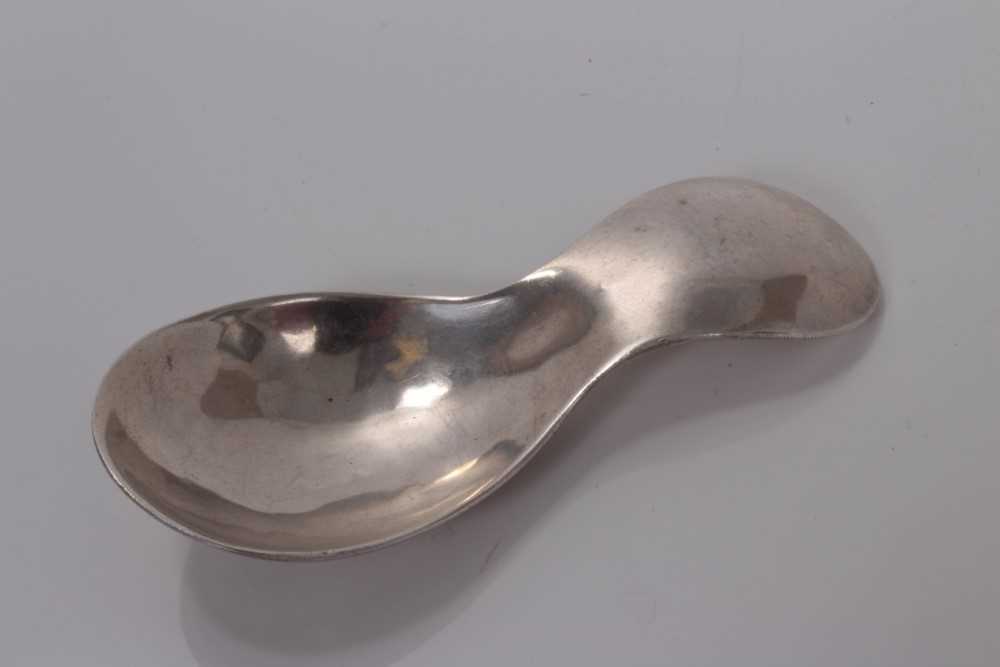 Lot 107 - 1970s silver hand finished caddy spoon, London 1975, Maker E.W.D. 3.6 cm