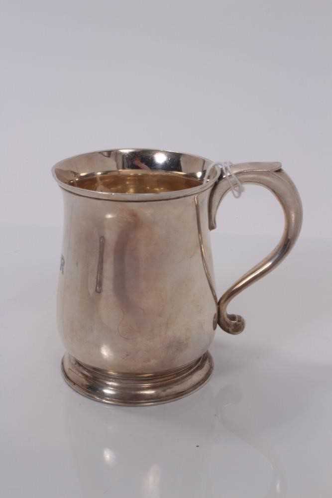 Lot 160 - George V silver christening mug, with engraved initials 'A. J. R.', (London 1922), 5ozs, 9cm in overall height.