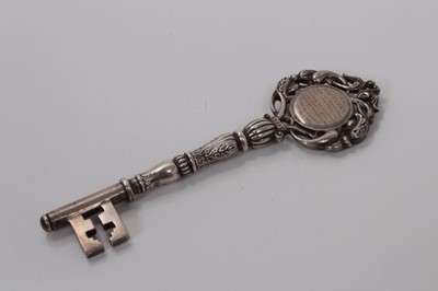 Lot 121 - Edwardian silver presentation key dated 1905, Glasgow 1904, 14 cm