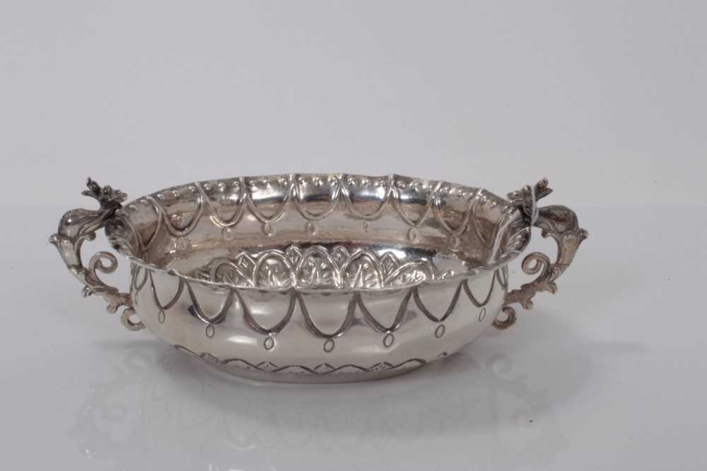 Lot 174 - Continental silver bowl of oval form with twin handles modelled as Dragons, marks to base, possibly Dutch, all 4ozs, 17cm in diameter.