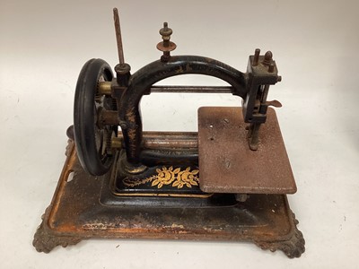 Lot 2458 - Vintage sewing machine in case
