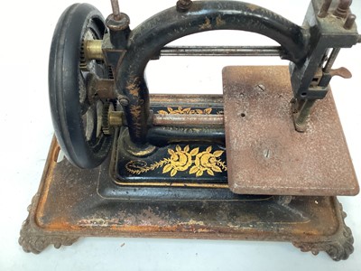 Lot 2458 - Vintage sewing machine in case