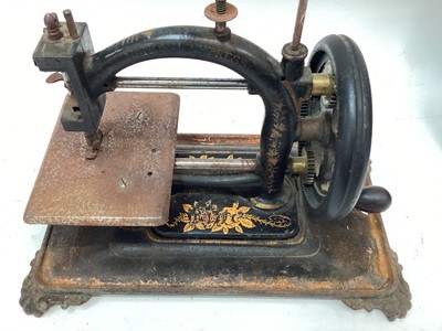 Lot 2458 - Vintage sewing machine in case