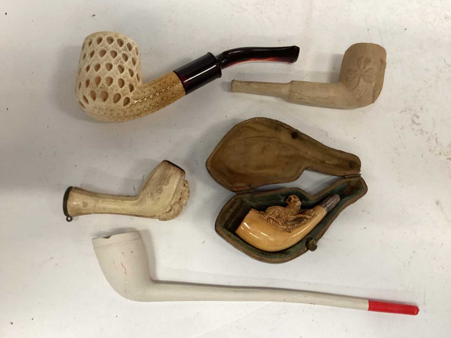 Lot 2426 - Quantity of vintage smoking pipes