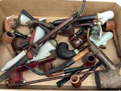 Lot 2426 - Quantity of vintage smoking pipes