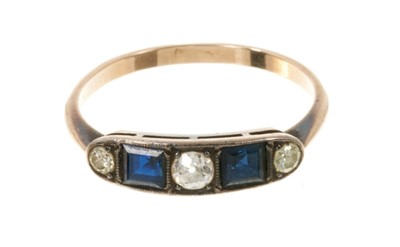 Lot 424 - Art Deco diamond and sapphire five stone ring